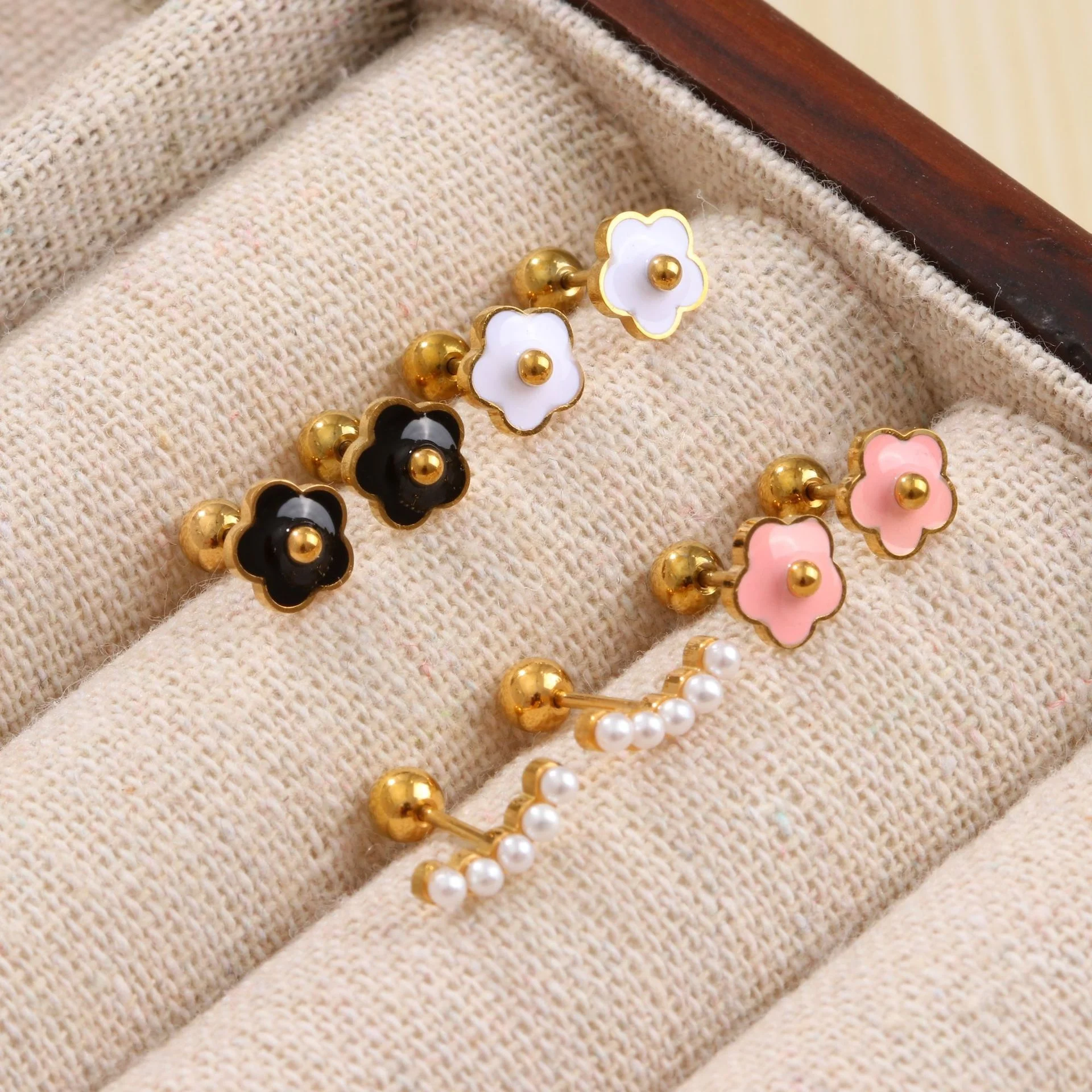 18K Solid Gold Flower Cartilage Stud For Cartilage Or Helix Piercing