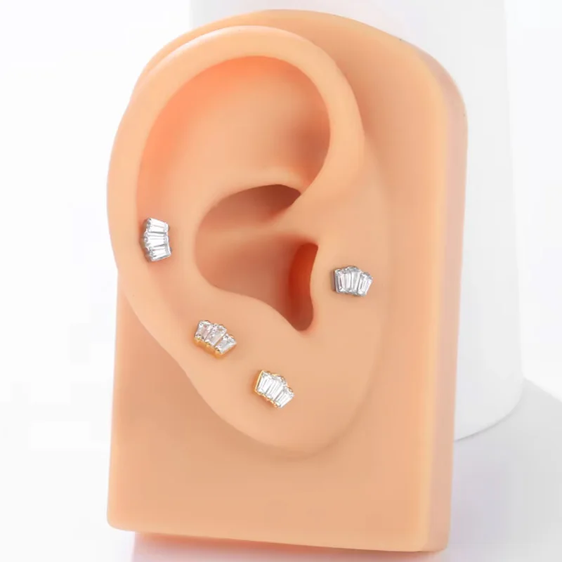 ASTM F136 Titanium Flower Threadless Labret Stud For Lip, Cartilage Or Tragus Piercing - Image 2